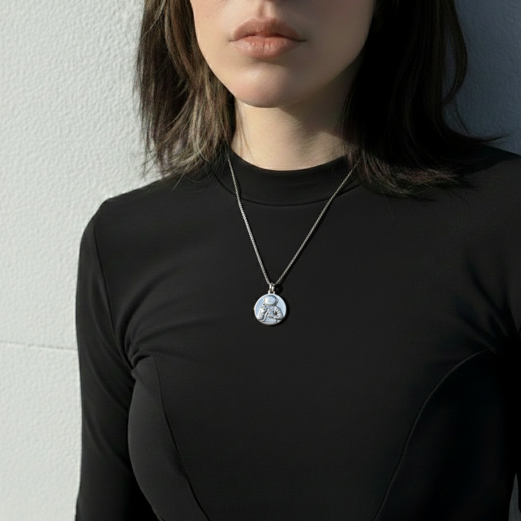 Xtellar Astronaut Pendant – Necklace with Engraved Astronaut – Silver 925
