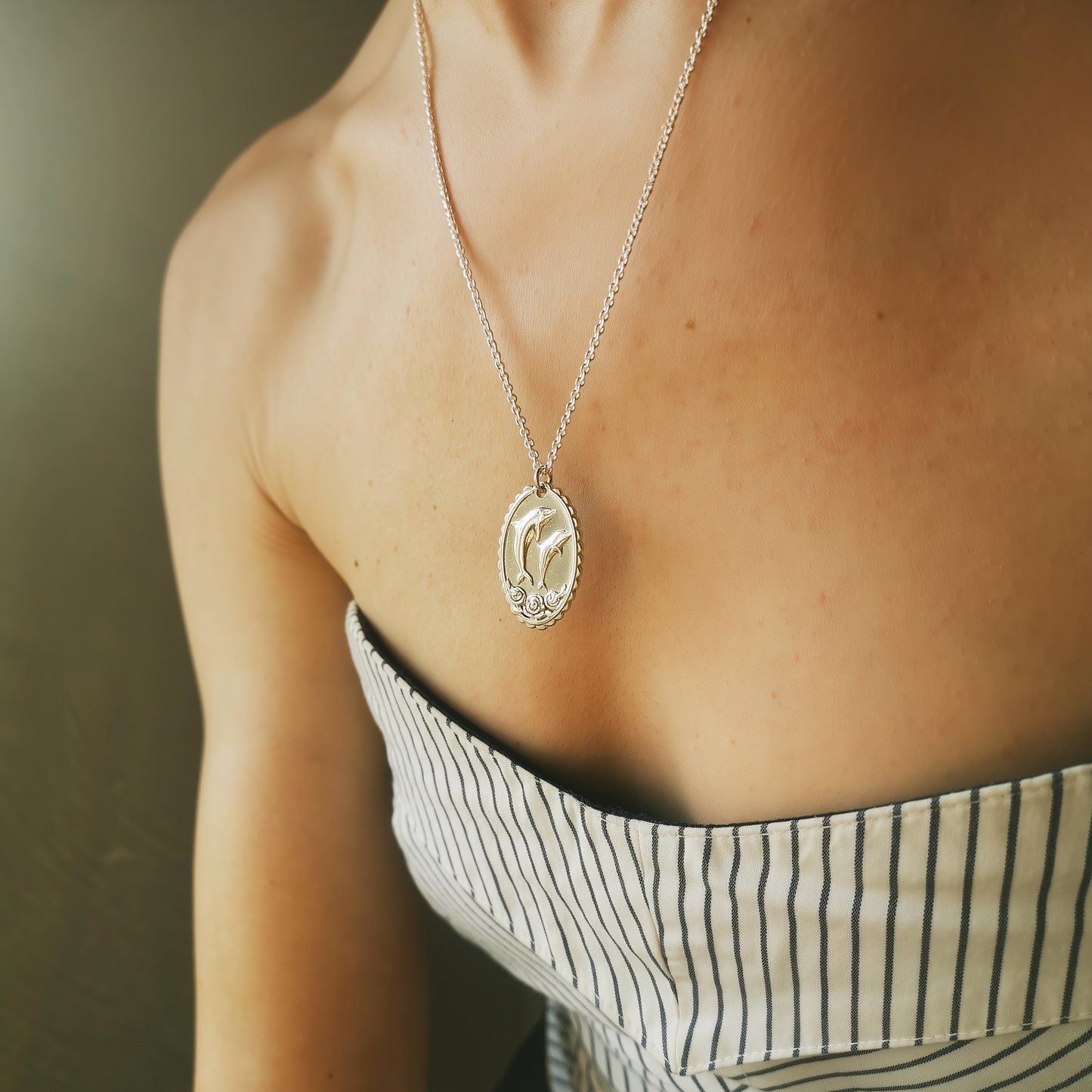 Delfines y Rosas – Collar con medalla - Plata 925
