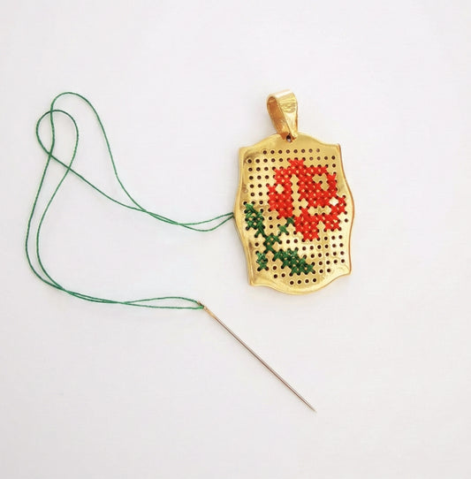 Sarcire Rectangulum Gold– Customizable Cross-Stitch Gold Plated Necklace