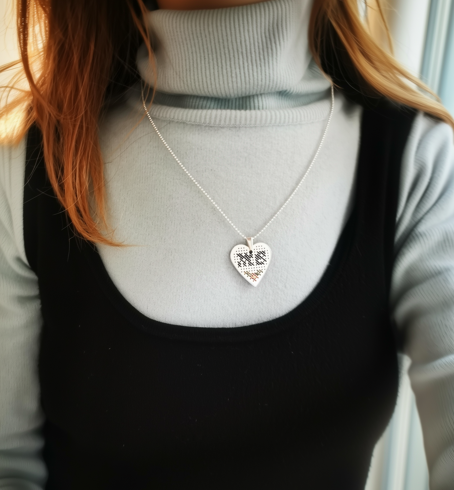 Sarcire Cor– Customizable Cross-Stitch Silver Heart Necklace