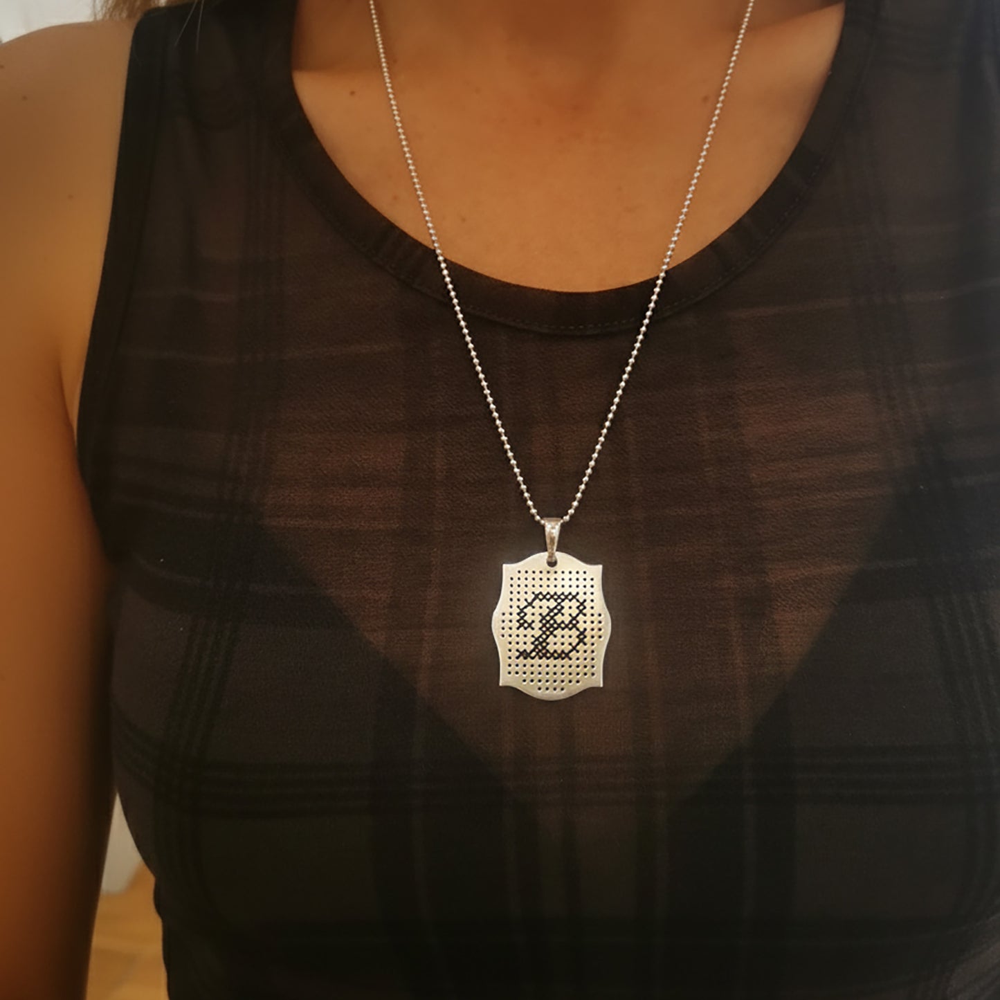 Sarcire Rectangulum – Customizable Cross-Stitch Silver Necklace